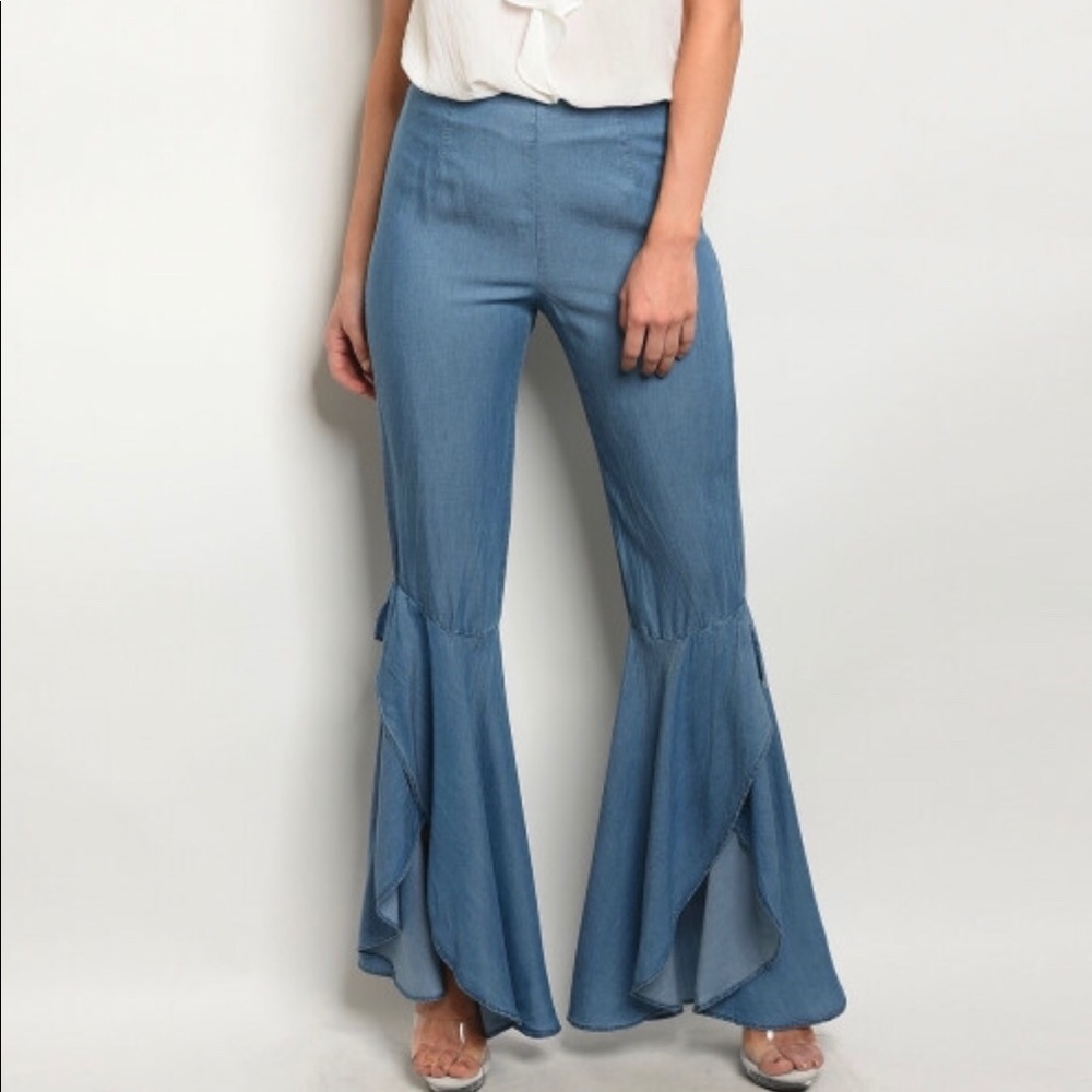 ✨New Retail✨ Highwaisted Denim Flare Bottoms - Picture 1 of 2